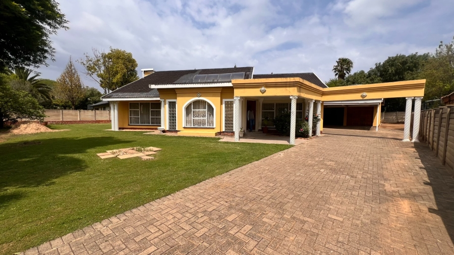 4 Bedroom Property for Sale in Langenhovenpark Free State